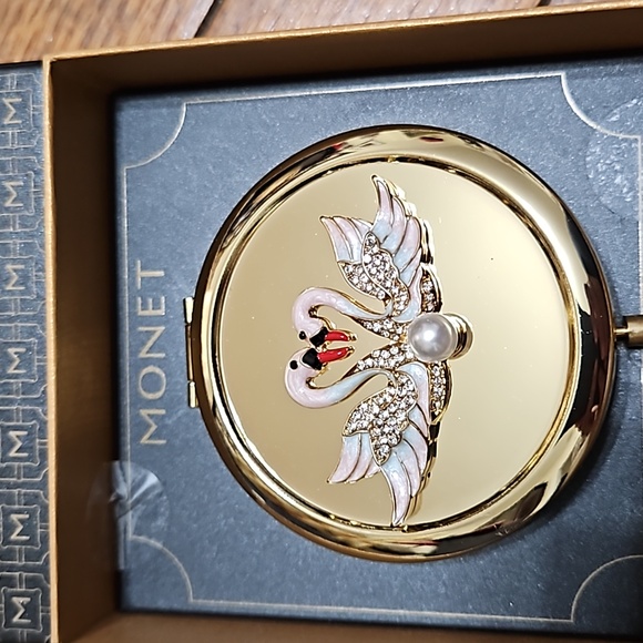 Monet Compact Double Mirror Gold Tone Swans With A Pearl - Picture 2 of 4